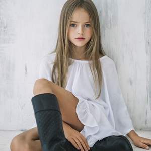 Девочка 9 лет - поёт песню Кристины Агилеры