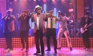 Mark Ronson - Uptown Funk ft. Bruno Mars (Live on SNL)