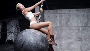 Miley Cyrus - Wrecking Ball (Original Version)