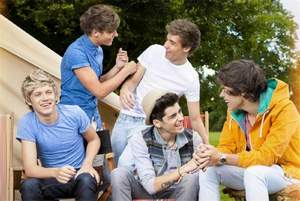 One Direction - - Live While We're Young минус
